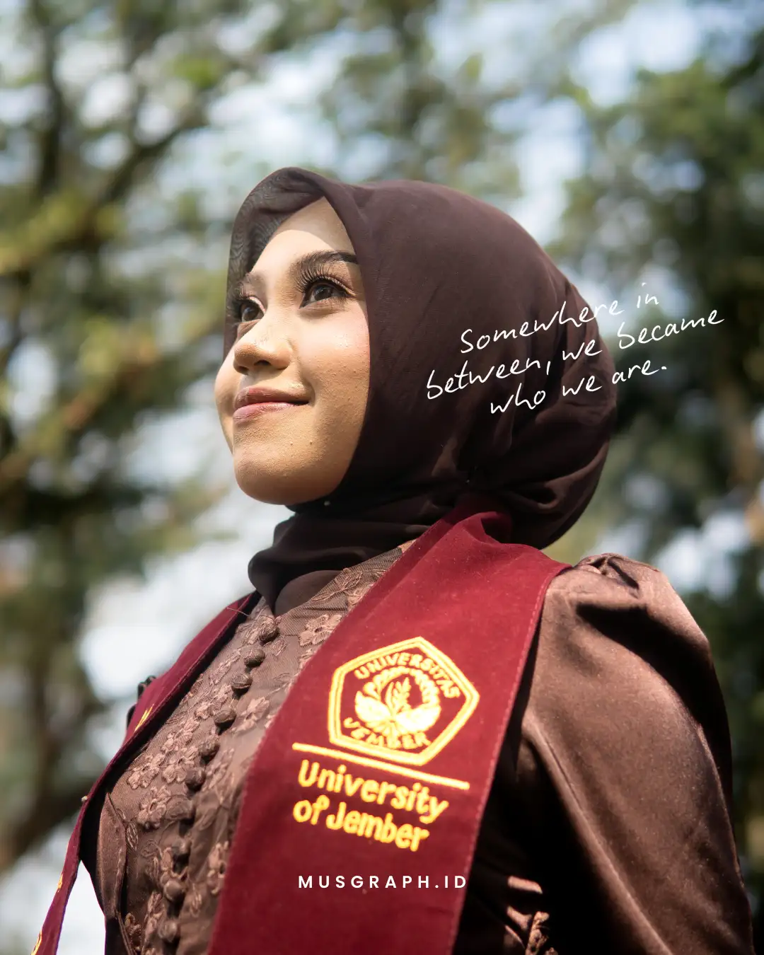 Review Lokasi Outdoor Terbaik untuk Sesi Foto Wisuda di UNEJ Jember